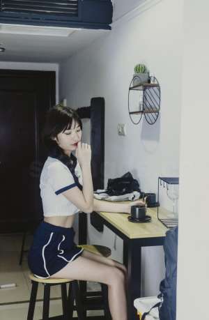 卖汲润丝袜的小乔