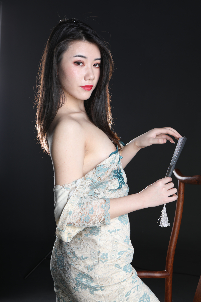 气质挺不错的极品旗袍美少妇[66P]