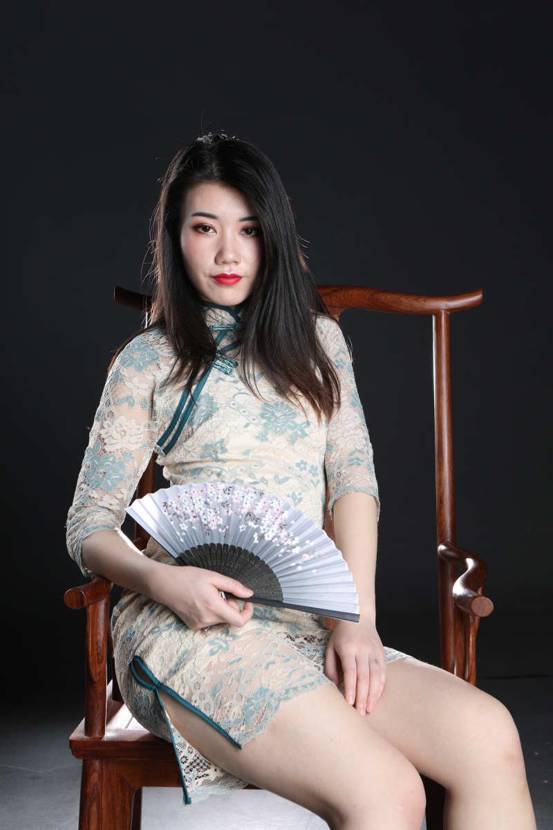 气质挺不错的极品旗袍美少妇[66P]