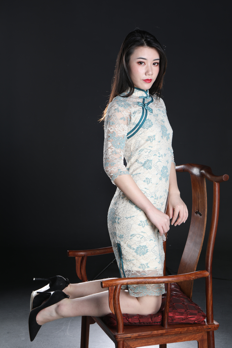 气质挺不错的极品旗袍美少妇[66P]