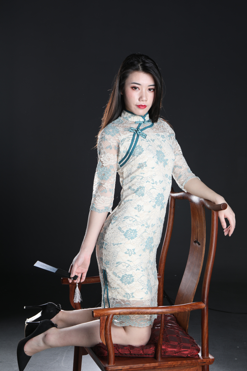 气质挺不错的极品旗袍美少妇[66P]