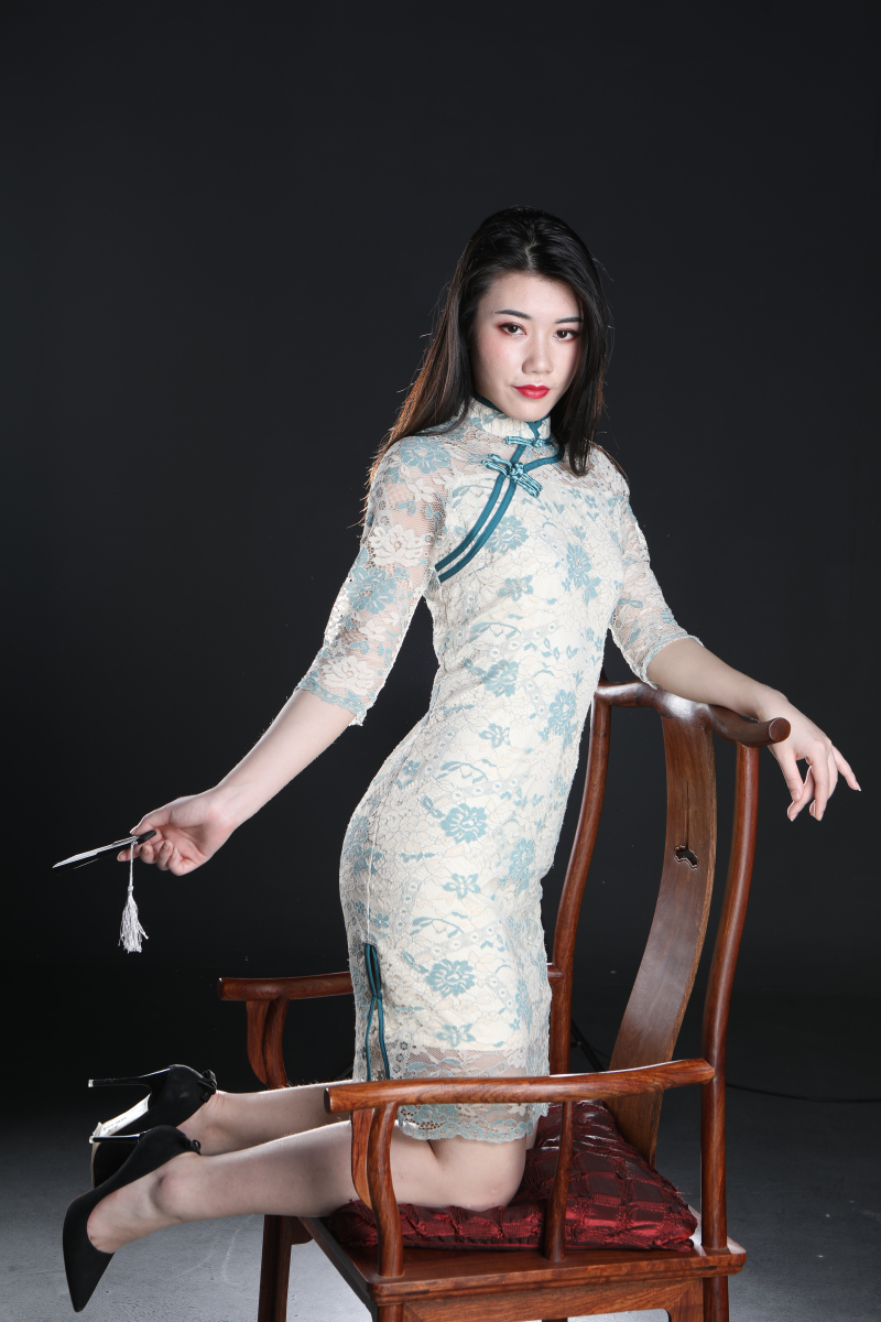 气质挺不错的极品旗袍美少妇[66P]