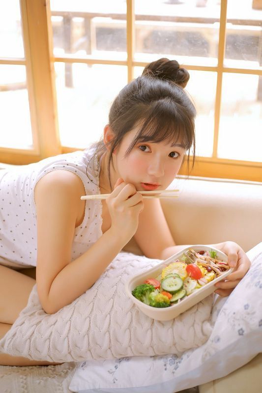 俏皮可爱美少女长腿诱惑写真图片