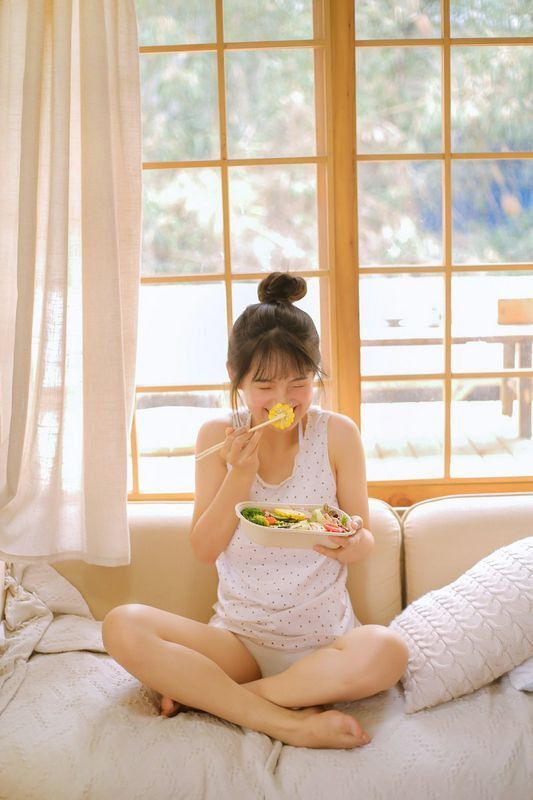 俏皮可爱美少女长腿诱惑写真图片