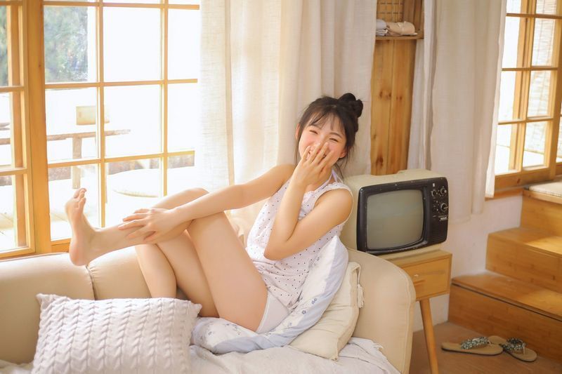 俏皮可爱美少女长腿诱惑写真图片