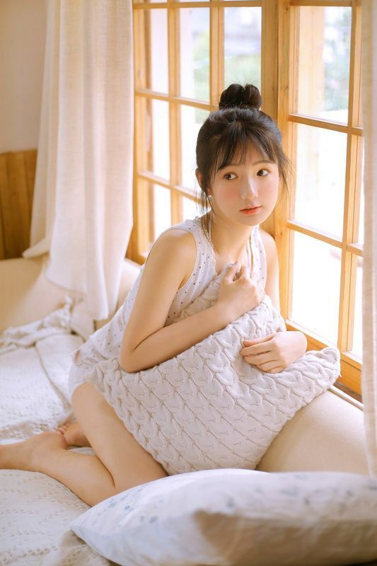 俏皮可爱美少女长腿诱惑写真图片