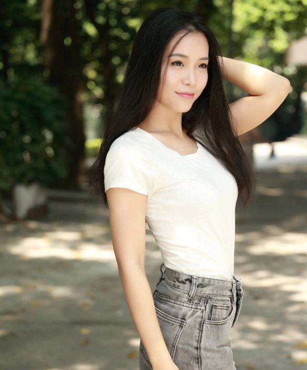玲珑浮凸曲线身材美少妇