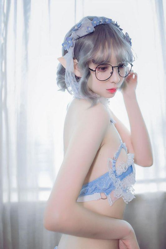 精灵眼镜娘