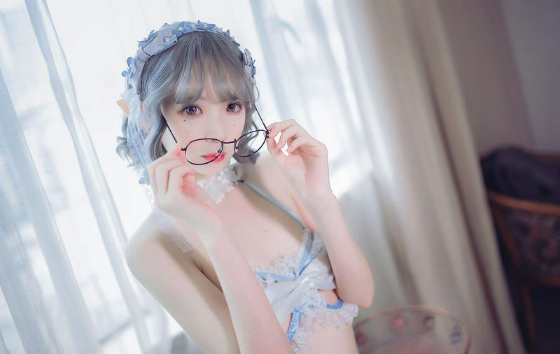 精灵眼镜娘
