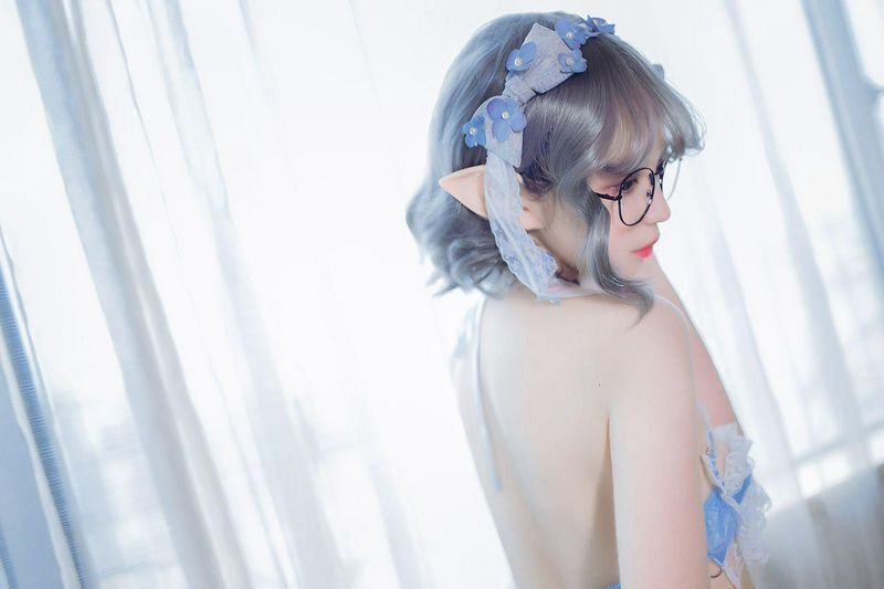 精灵眼镜娘
