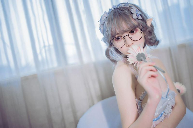 精灵眼镜娘