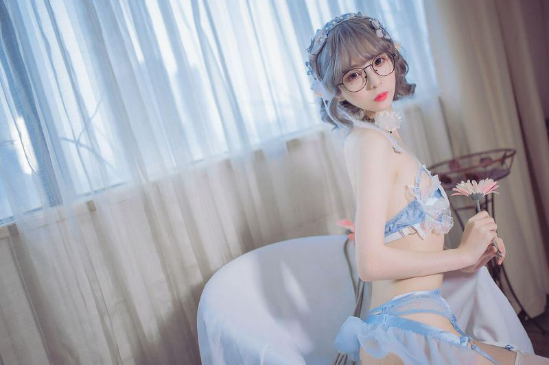 精灵眼镜娘