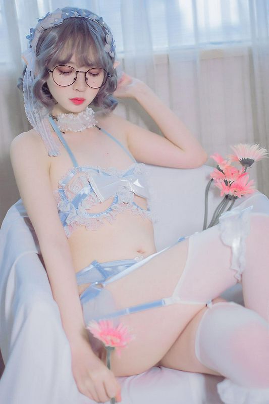 精灵眼镜娘