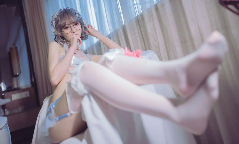 精灵眼镜娘