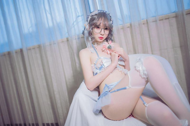 精灵眼镜娘