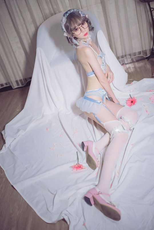 精灵眼镜娘