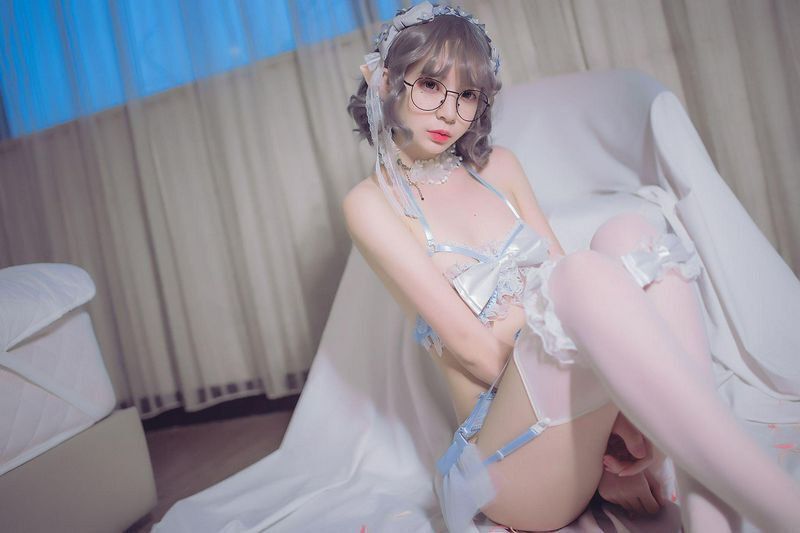 精灵眼镜娘