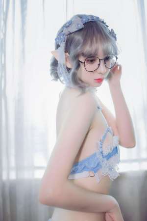 精灵眼镜娘