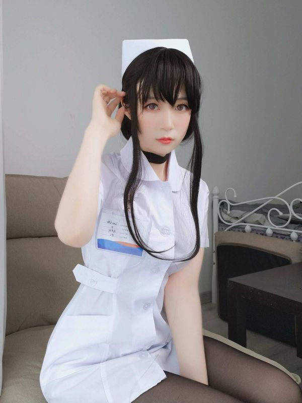 白银长发小护士 画像66枚