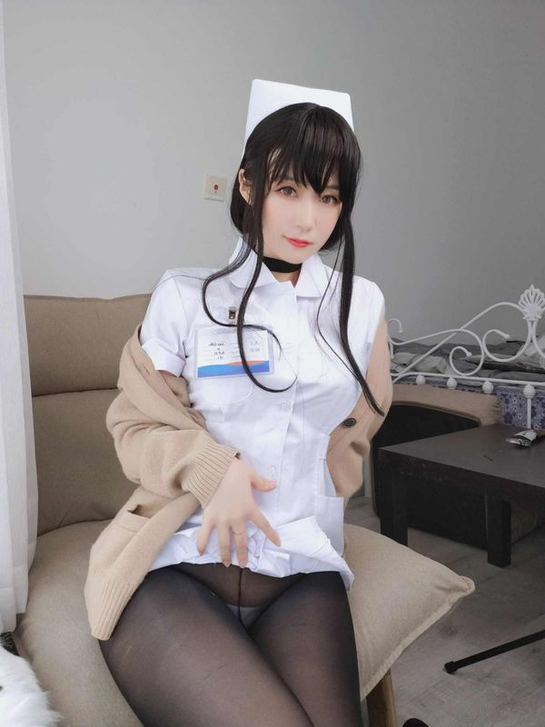 白银长发小护士 画像66枚