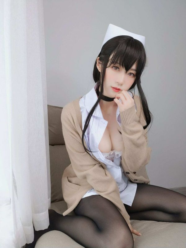 白银长发小护士 画像66枚