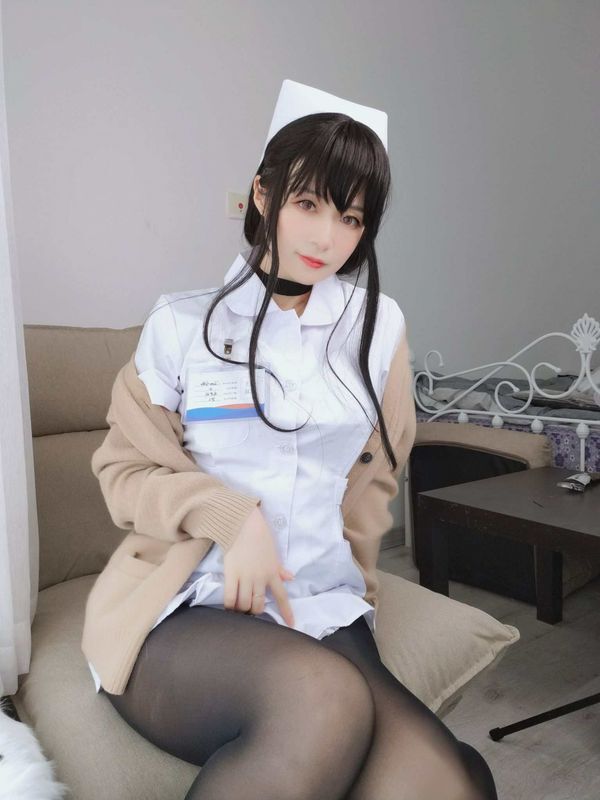白银长发小护士 画像66枚