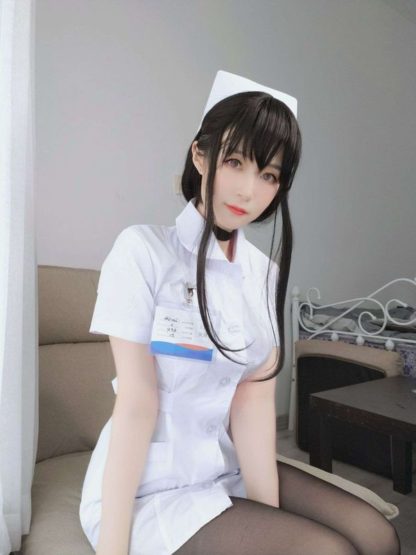 白银长发小护士 画像66枚