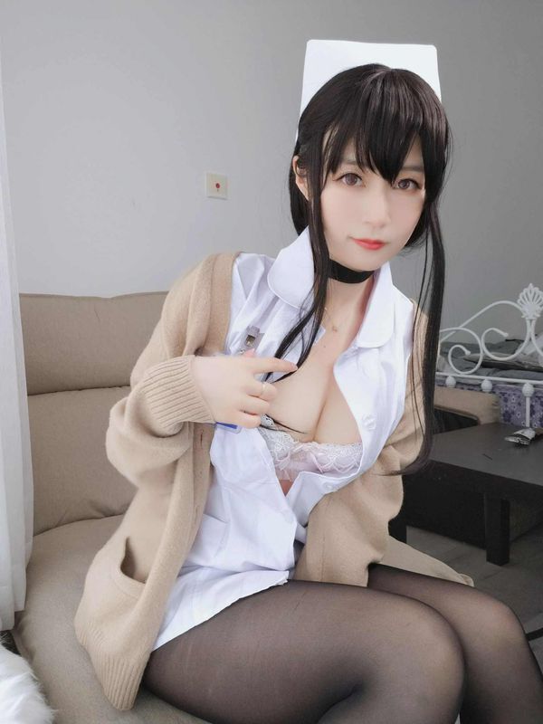 白银长发小护士 画像66枚