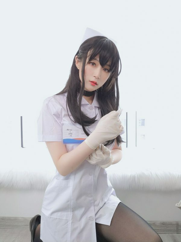 白银长发小护士 画像66枚