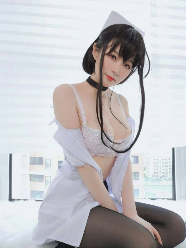白银长发小护士 画像66枚
