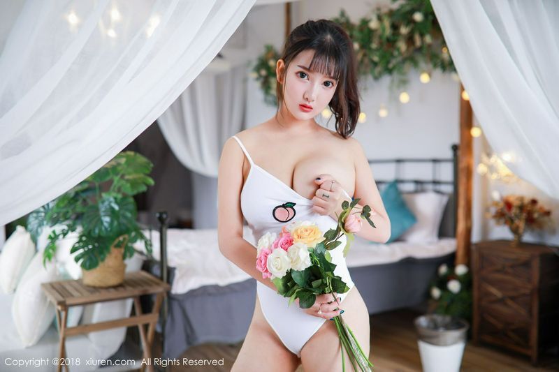 新晋美模小尤奈紫罗兰宽松毛衣