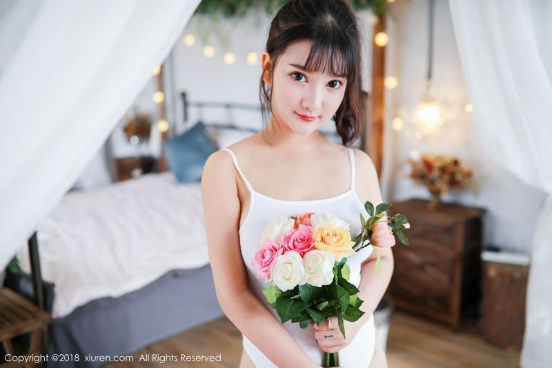 新晋美模小尤奈紫罗兰宽松毛衣