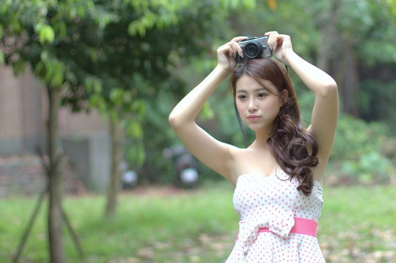 Model写真系列千娇百媚的少妇邬育锜外拍美腿
