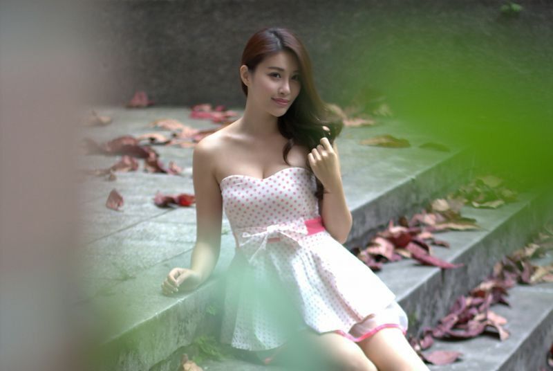 Model写真系列千娇百媚的少妇邬育锜外拍美腿