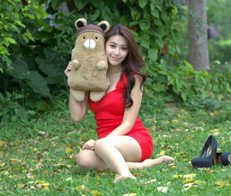 Model写真系列千娇百媚的少妇邬育锜外拍美腿