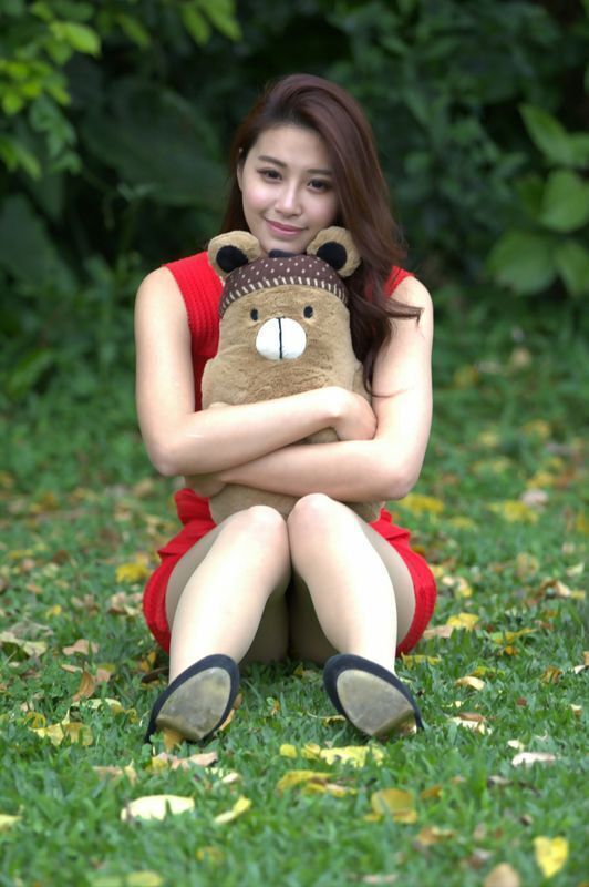 Model写真系列千娇百媚的少妇邬育锜外拍美腿