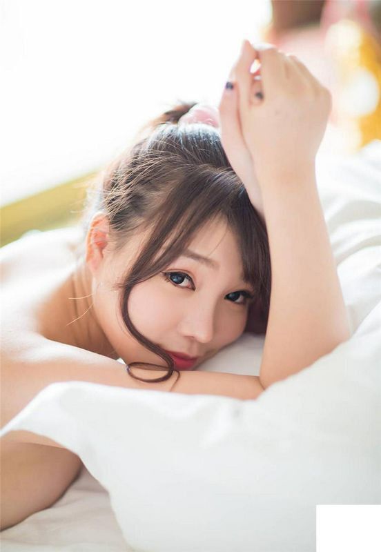 丰乳肥臀的Cici趴着等你的到来