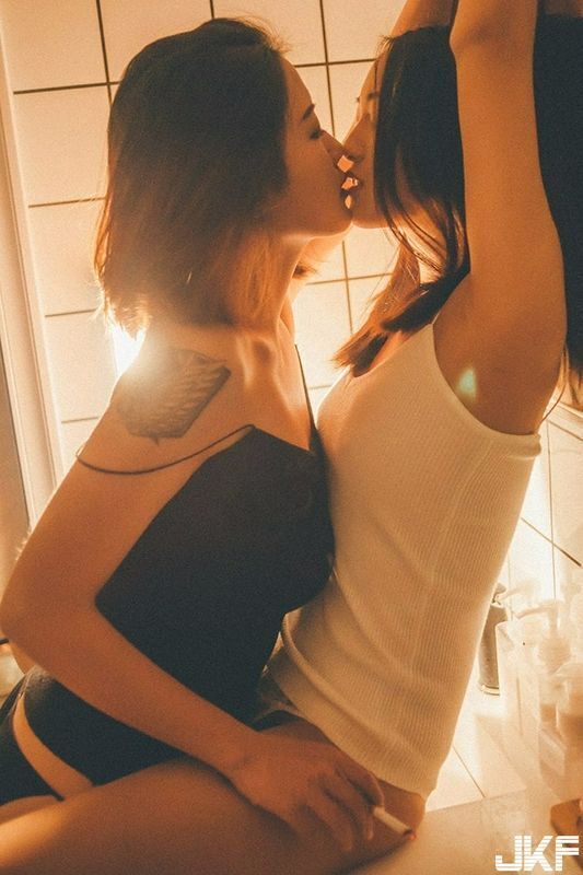 网路收集百合姐妹花的诱惑让人目不转睛
