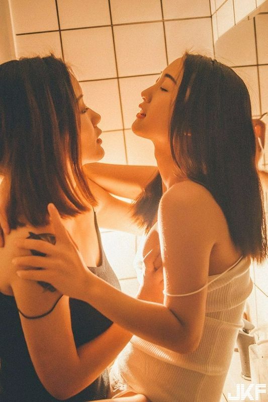 网路收集百合姐妹花的诱惑让人目不转睛
