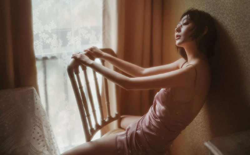 妖娆美女风情诱惑长腿写真