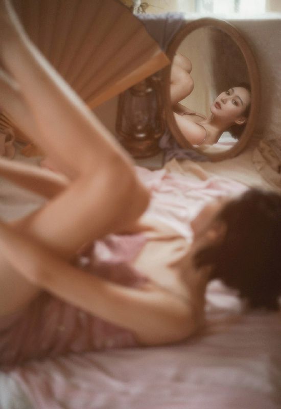 妖娆美女风情诱惑长腿写真