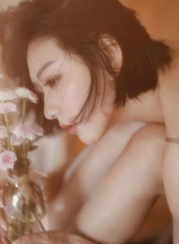 妖娆美女风情诱惑长腿写真