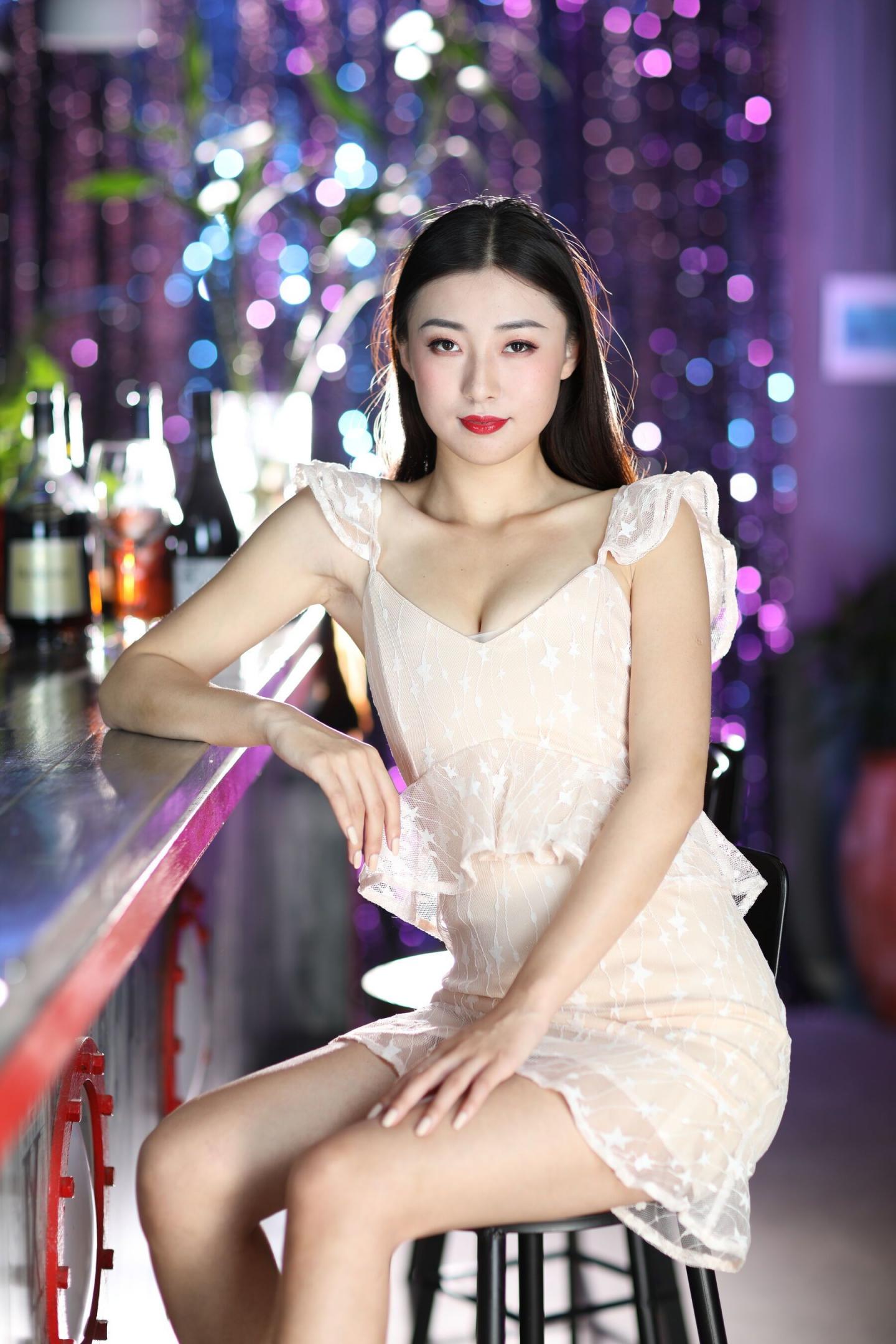 粉嫩到极致的小少妇