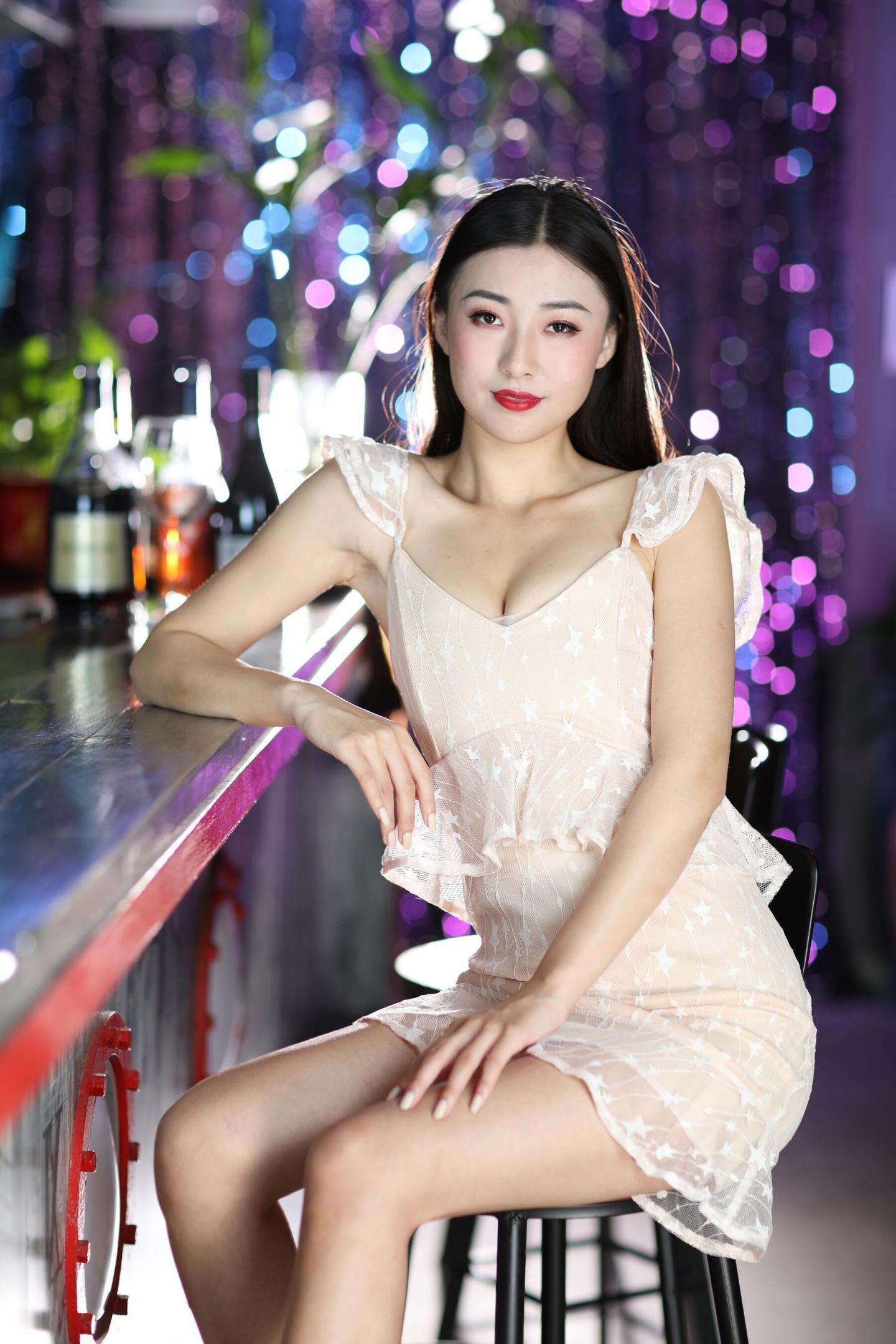 粉嫩到极致的小少妇