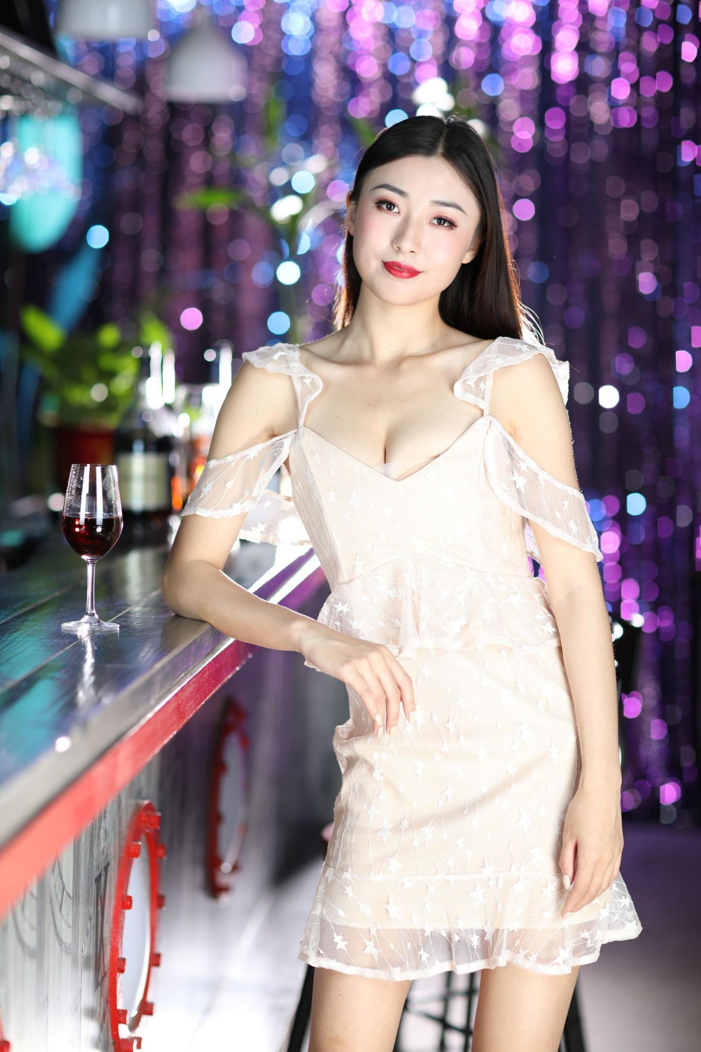 粉嫩到极致的小少妇