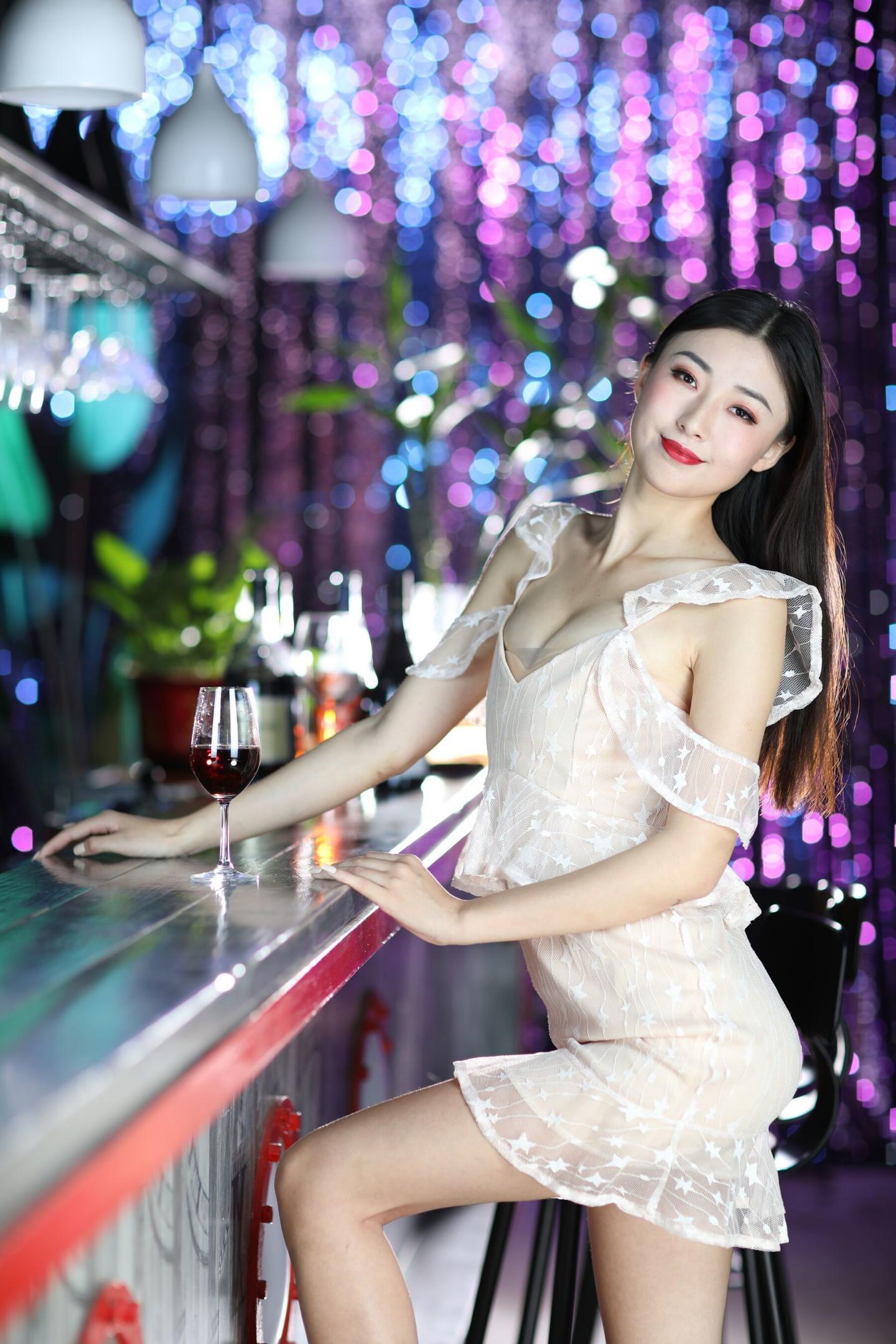粉嫩到极致的小少妇