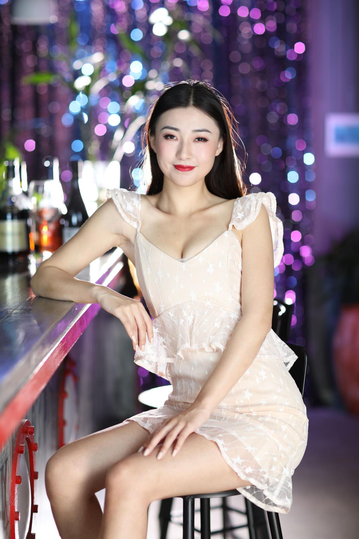 粉嫩到极致的小少妇