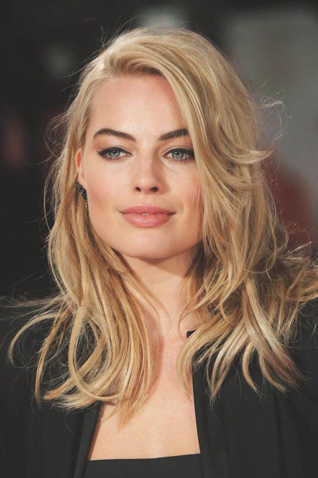 近两年爆火的真人芭比，那个男人背后的女人，小丑女Margot Robbie的一些大尺度照片