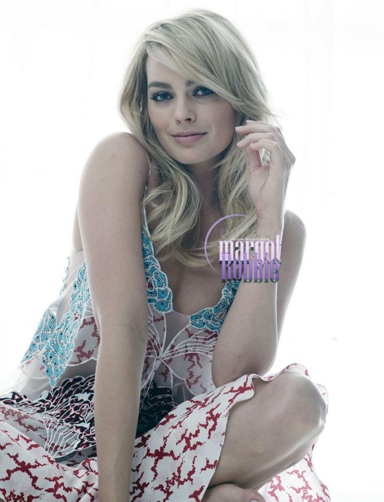 近两年爆火的真人芭比，那个男人背后的女人，小丑女Margot Robbie的一些大尺度照片