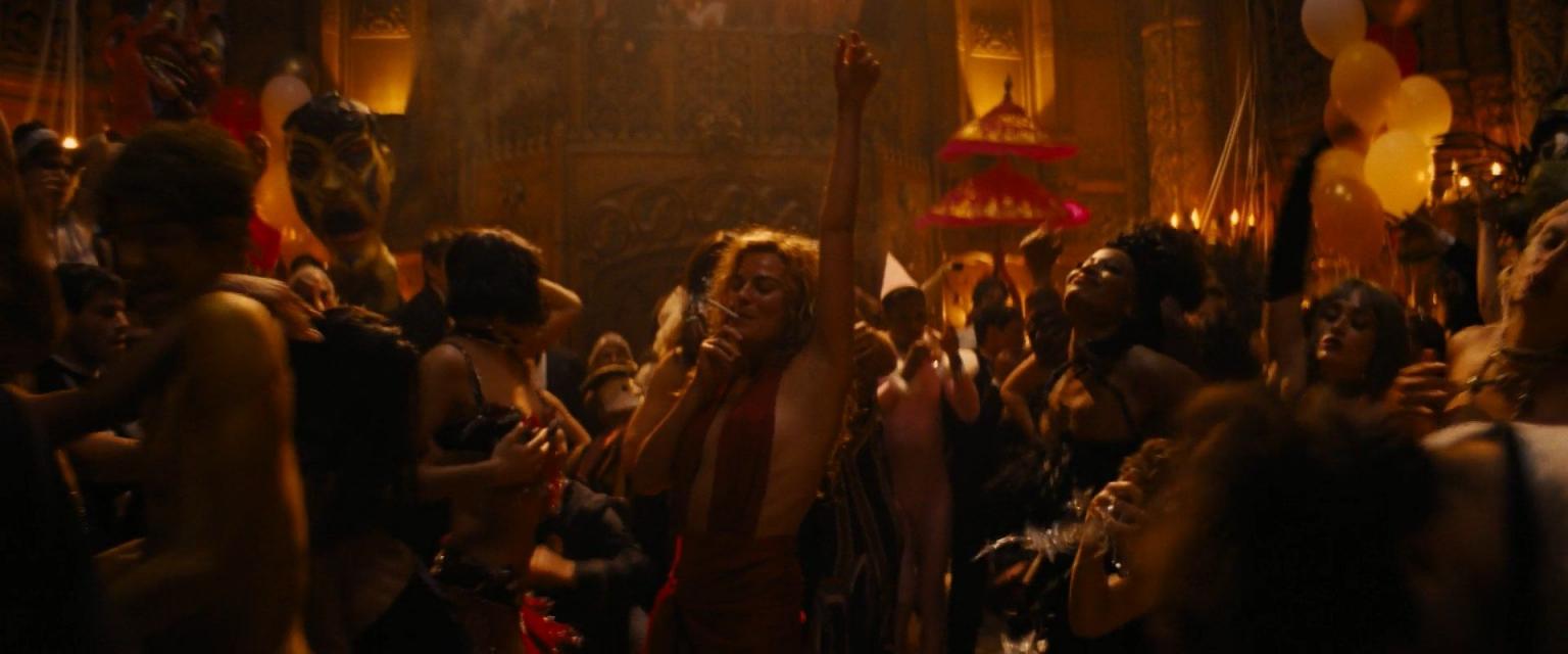近两年爆火的真人芭比，那个男人背后的女人，小丑女Margot Robbie的一些大尺度照片